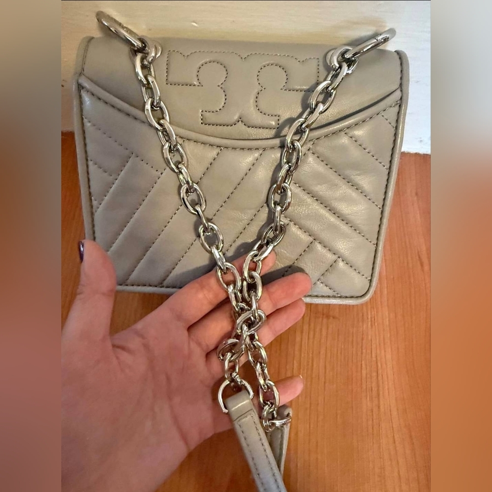 Tory Burch Alexa Quilted Mini Gray Leather Shoulder Bag Chain Strap - Picture 4 of 11